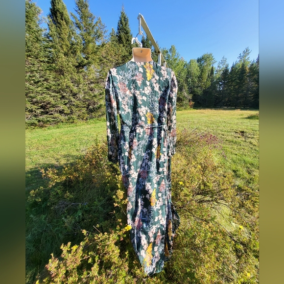 Everly Green Floral Midi Dress - Picture 3 of 3